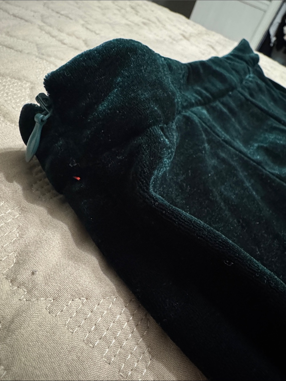 Lulu's Emerald Green Velvet Flared Pants Size Large NWT - Picture 8 of 9